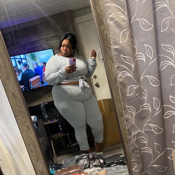 Grey Wrap Set - Picture 2 of 2